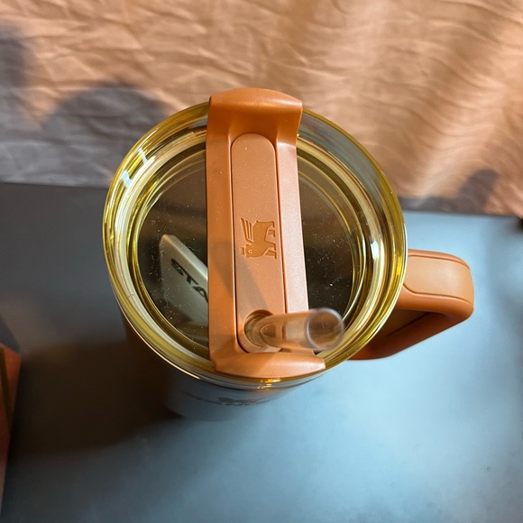 Stanley The Quencher H2.0 Flowstate 40 oz Tumbler in Copper Tinsel NIB - Picture 3 of 5